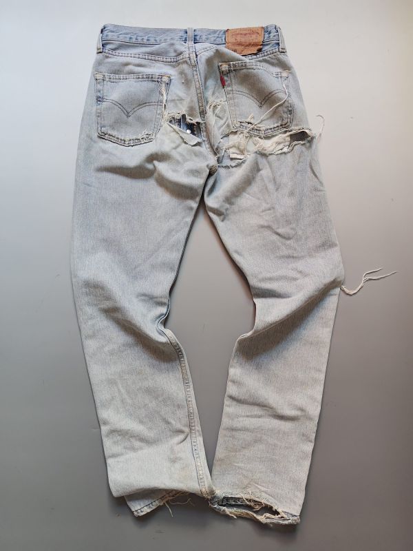 Levis Distressed 501